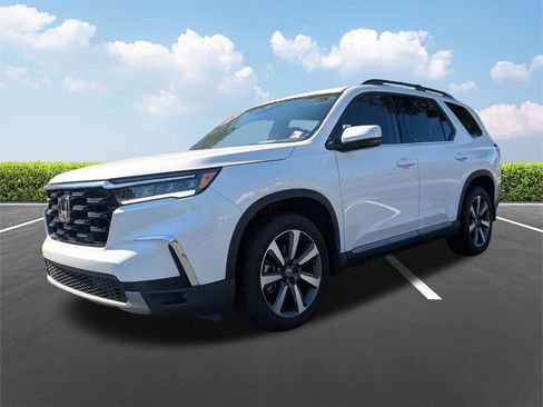 Used 2024 Honda Pilot Touring image 9