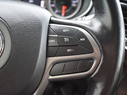 Used 2021 Jeep Cherokee Latitude Plus AWD/4WD image 22