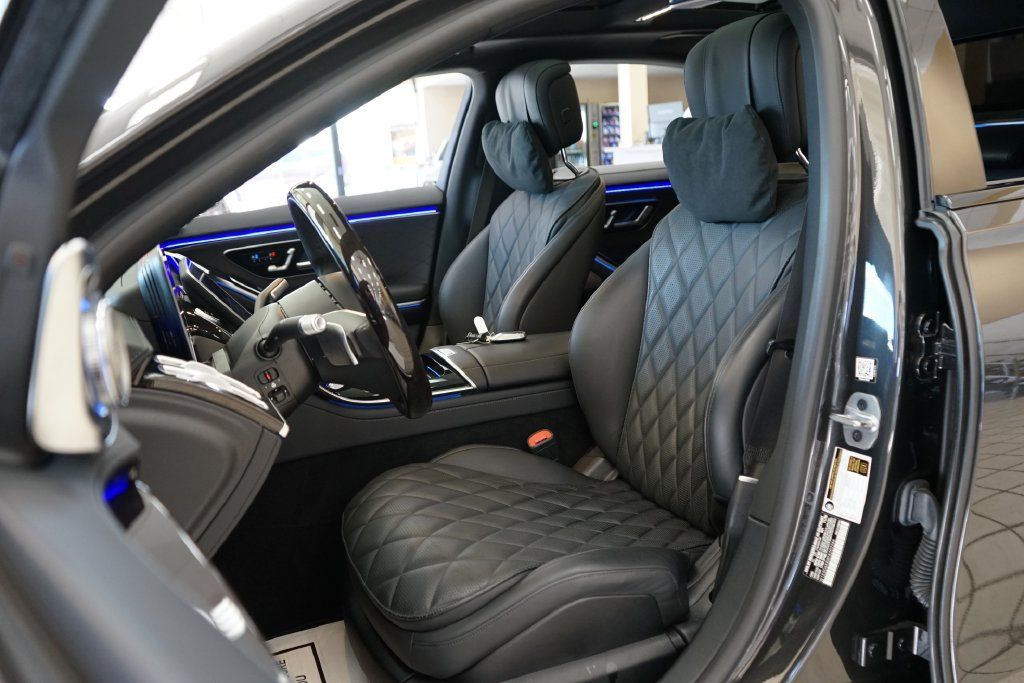 Used 2023 Mercedes-Benz S 580e 4MATIC Sedan image 2