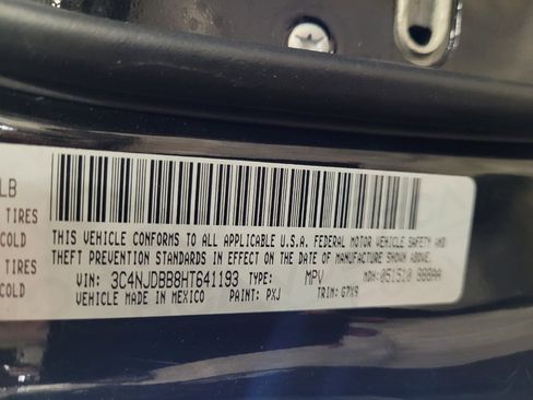Used 2017 Jeep Compass Latitude w/ Popular Equipment Group AWD/4WD image 33