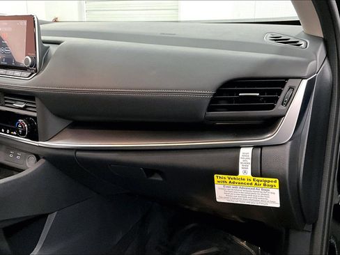 New 2025 Nissan Rogue SV image 61