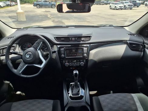 Used 2021 Nissan Rogue Sport SV FWD image 12