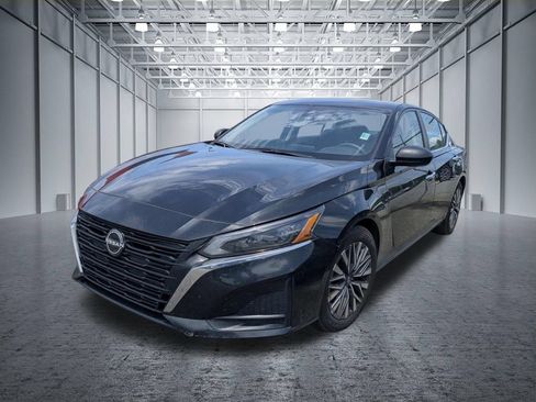 Used 2024 Nissan Altima 2.5 SV FWD image 4