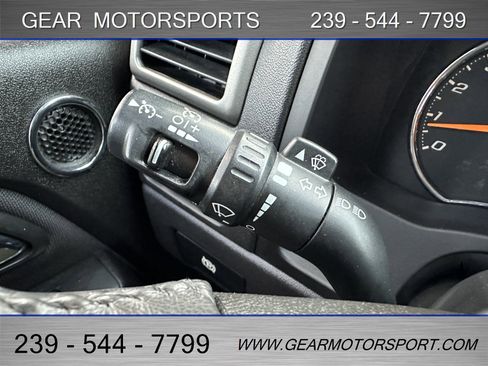 Used 2011 GMC Canyon SLE image 21