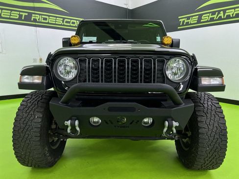 Used 2024 Jeep Gladiator Sport AWD/4WD image 3