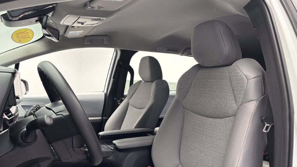 Certified 2026 Toyota Sienna LE FWD image 9