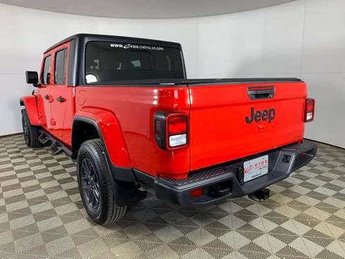 Used 2024 Jeep Gladiator Sport AWD/4WD image 12