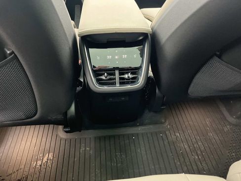 Used 2025 Volvo EX90 Ultra image 17