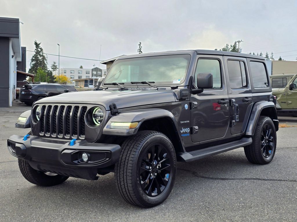 Used 2022 Jeep Wrangler Unlimited Sahara w/ Cold Weather Group AWD/4WD image 4