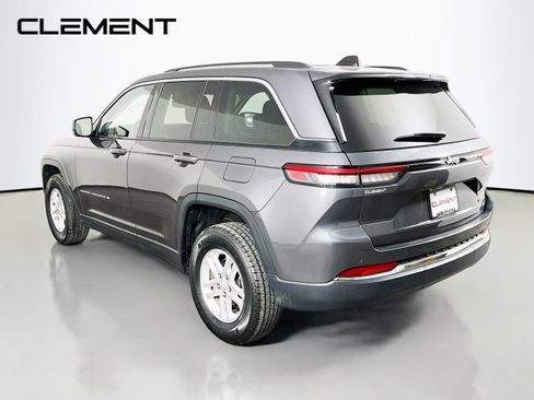 Used 2023 Jeep Grand Cherokee Laredo RWD image 9