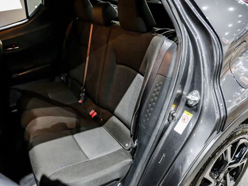 Used 2019 Toyota C-HR XLE FWD image 37