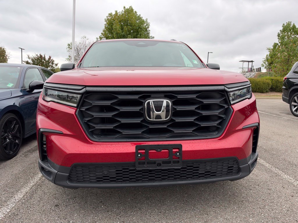 Used 2024 Honda Pilot Sport image 2