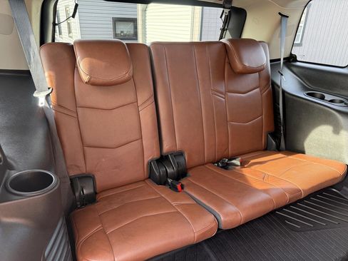 Used 2019 Cadillac Escalade Luxury AWD/4WD image 26