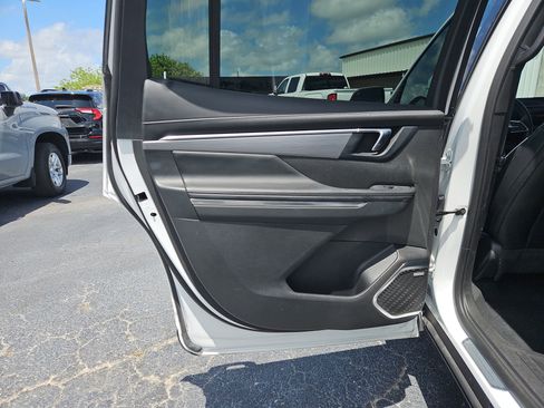 Used 2025 Buick Enclave Preferred FWD image 14