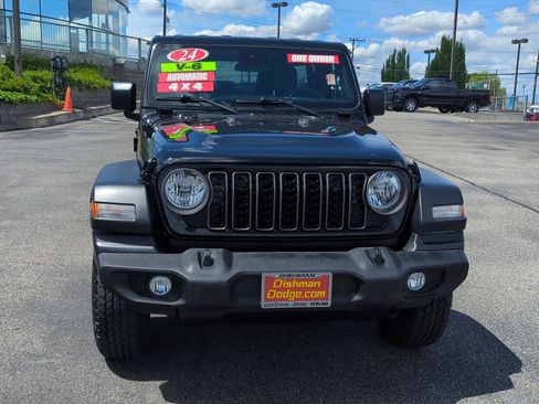Used 2024 Jeep Wrangler Unlimited Sport AWD/4WD image 2