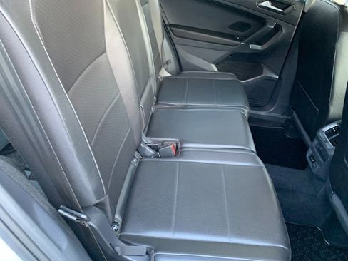 Used 2018 Volkswagen Tiguan SE w/ 18" Alloy Wheels Package image 18