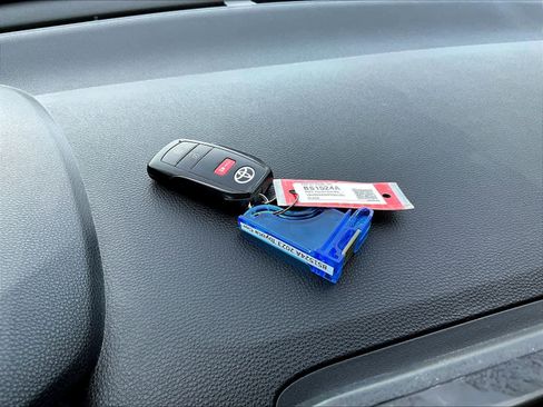 Used 2023 Toyota Corolla Cross LE image 31