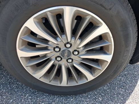 Used 2020 Lincoln Nautilus FWD w/ Equipment Group 101A image 15