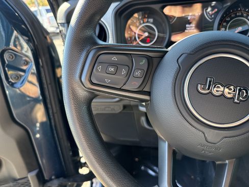 Used 2025 Jeep Gladiator Sport AWD/4WD image 27