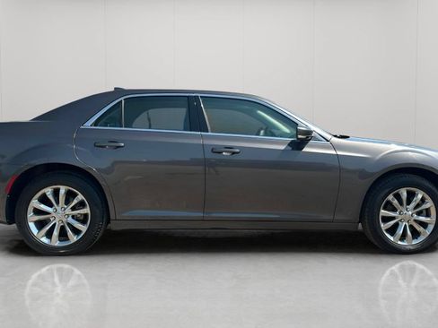 Used 2021 Chrysler 300 Touring L AWD/4WD image 4