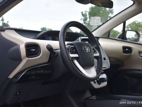 Used 2017 Toyota Prius Two w/ Prius Two Safety Plus Package FWD image 18