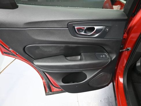 Used 2018 Volvo XC60 T6 Momentum w/ Advanced Package image 22