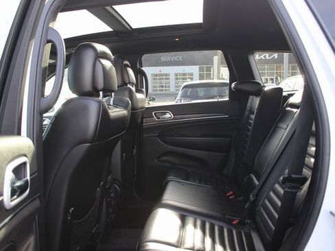 Used 2018 Jeep Grand Cherokee Limited image 24