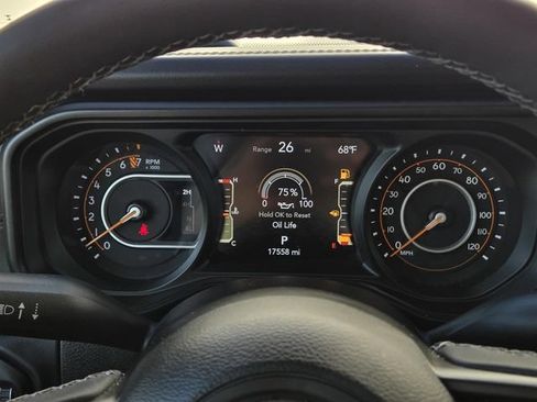 Used 2025 Jeep Gladiator Mojave w/ Convenience Group AWD/4WD image 9