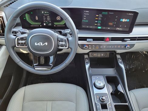 Used 2025 Kia Sorento EX w/ EX Panoramic Sunroof Package image 2