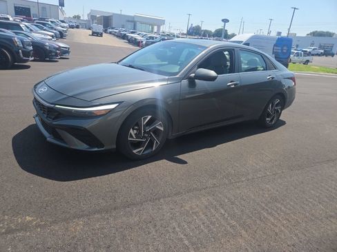 Used 2024 Hyundai Elantra Limited FWD image 6