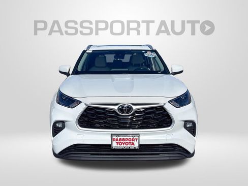 Used 2022 Toyota Highlander XLE AWD/4WD image 13