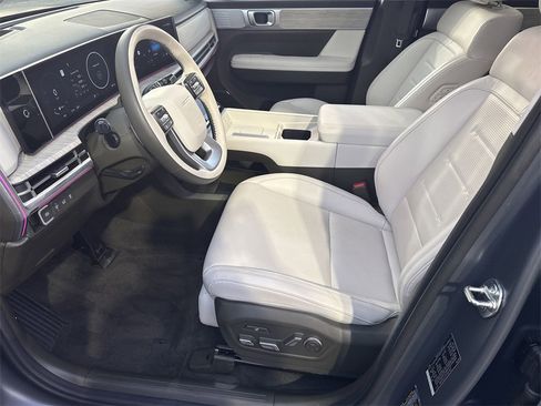 Used 2025 Hyundai Santa Fe Calligraphy image 9