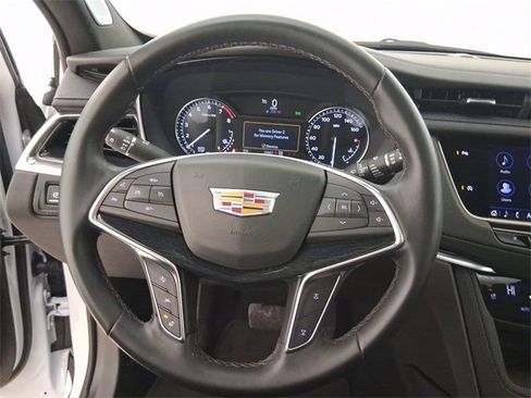 Used 2025 Cadillac XT5 Premium Luxury image 22