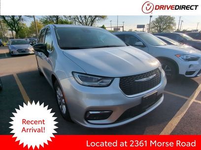 Used 2024 Chrysler Pacifica Touring-L