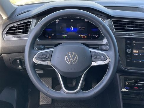 Used 2022 Volkswagen Tiguan SE image 12