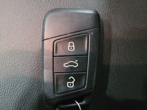 Used 2019 Volkswagen Jetta SE FWD image 32
