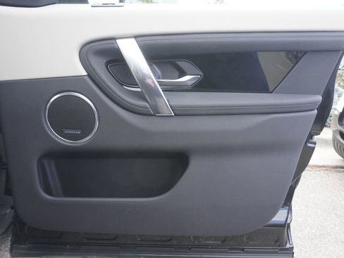 Used 2025 Land Rover Discovery Sport S image 21