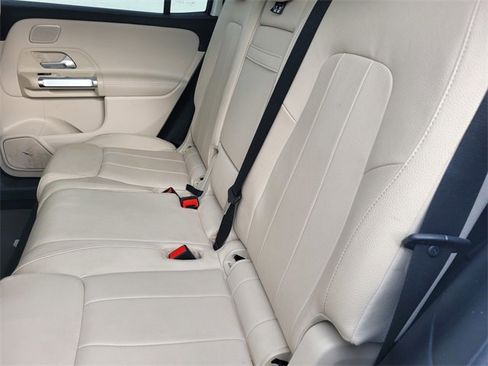 Used 2021 Mercedes-Benz GLB 250 4MATIC image 15