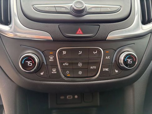 Used 2021 Chevrolet Equinox LT image 37