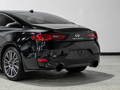 Used 2017 INFINITI Q60 Red Sport 400 RWD image 17