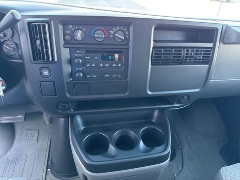 Used 2003 GMC Savana 1500 Passenger w/ Sle Preferred Equipment Group image 19