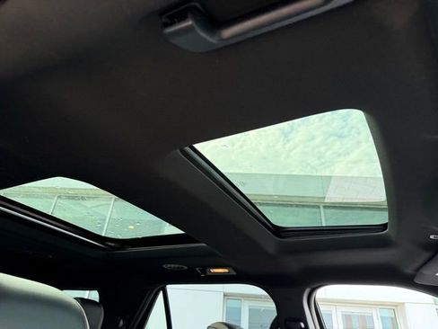 Used 2017 Ford Explorer XLT AWD/4WD image 24