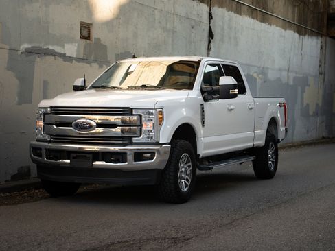 Used 2019 Ford F350 Lariat image 3