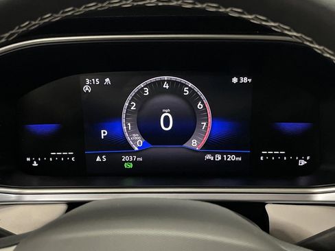 Used 2025 Volkswagen Taos SE image 16