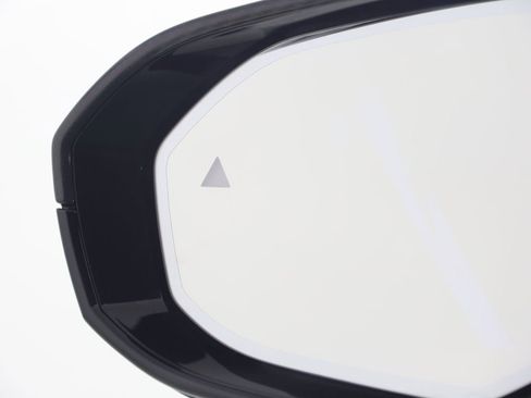 Used 2025 BMW M5 w/ Carbon Package image 37