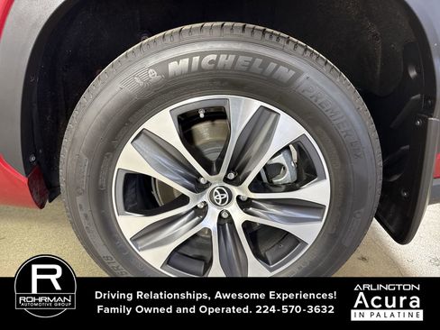 Used 2024 Toyota Highlander XLE AWD/4WD image 6