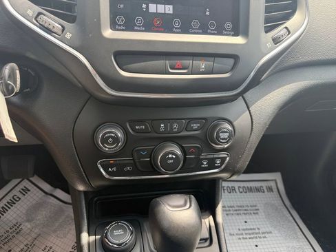 Used 2022 Jeep Cherokee Latitude AWD/4WD image 22