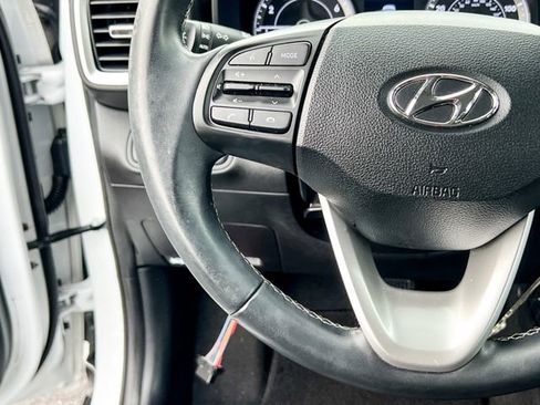 Certified 2022 Hyundai Venue SEL image 24