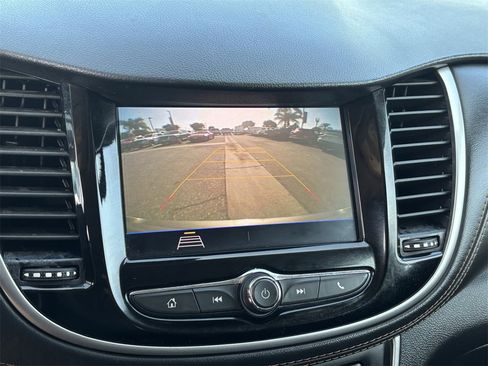 Used 2022 Chevrolet Trax LT w/ LT Convenience Package image 24