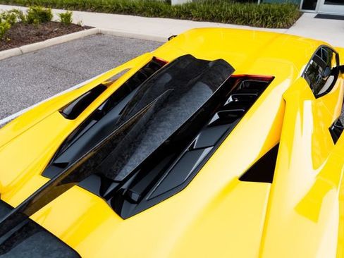 Used 2025 Lamborghini Revuelto AWD/4WD image 12